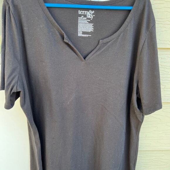 Terra & Sky black V-neck short sleeve t-shirt cotton/poly blend, women's size 2X - Picture 1 of 3